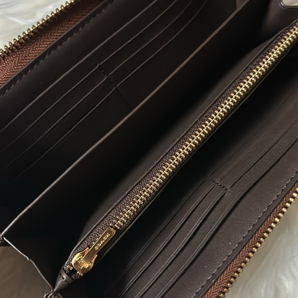Signature Coach Long Wallet - Picture 7 of 7